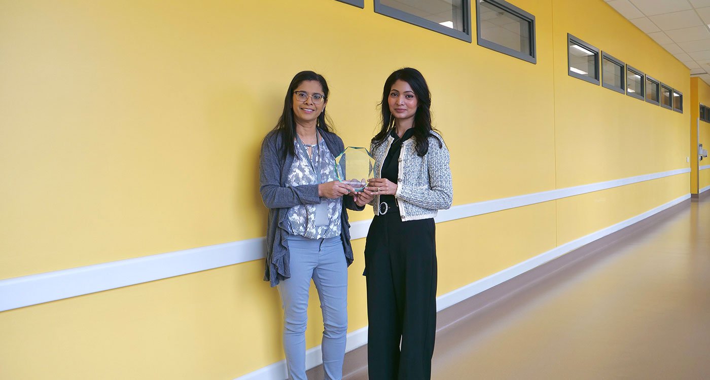 (l-r): Hina Marsonia, Pharmacist, presents Chris Varughese, Nurse Practitioner, with her Values Champion Award for Collaboration