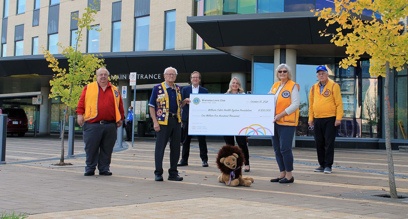 Brampton-Bramalea Lion’s Club members present a cheque to Osler Foundation for $1.5 million in support of the Build Back, Together campaign. From left to right: Tony De Lucia (Brampton-Bramalea Lion’s Club), Paul Williams (Brampton-Bramalea Lion’s Club), Ken Mayhew (President and CEO, Osler Foundation), Nicole McCahon (Vice-President, Osler Foundation), Mary Lou Pollock, (President, Brampton-Bramalea Lion’s Club), Dan Greyerbiehl (Brampton-Bramalea Lion’s Club).