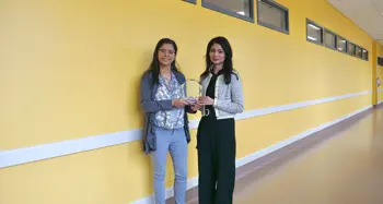 (l-r): Hina Marsonia, Pharmacist, presents Chris Varughese, Nurse Practitioner, with her Values Champion Award for Collaboration